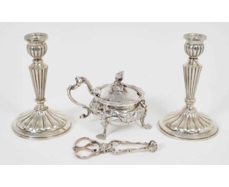 A fine quality George IV silver mustard pot of cauldron form, with applied floral decoration, gadrooned border, hinged domed 