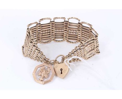9ct gold gate bracelet with padlock clasp and gold fobTotal gross weight approximately 44.3 grams.