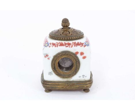 Unusual Continental porcelain table lighter, of cube form, decorated with Kakiemon palette, 7cm high