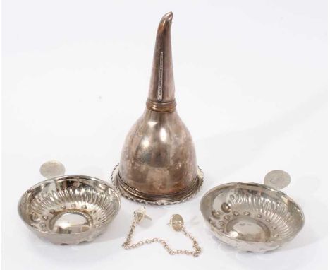 Early 19th century silver plated wine funnel conventional form, detachable strainer with gadrooned border and separate muslin