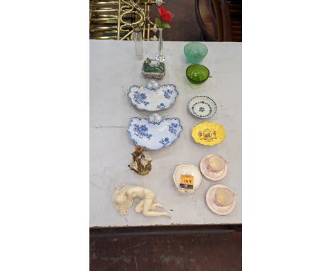 Quantity of assorted ornaments &amp; knick-knacks comprising 6 dishes/bowls, 2 additional dishes each with a lid, 2 vases, 2 