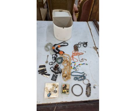 Quantity of assorted jewellery &amp; other miscellaneous items plus white hinged lid boxPlease note this lot is not subject t