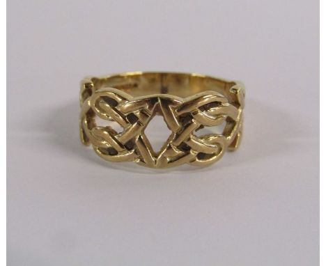 9ct gold celtic pattern ring - Weight 3.5g - Size N&nbsp;