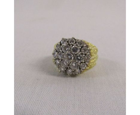 18ct gold diamond cluster ring diamond total 1.2ct size M total weight 12g