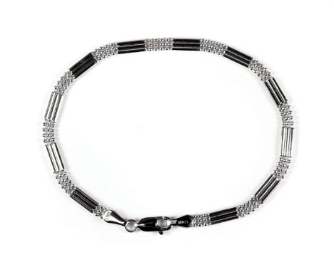 A lovely 18ct white gold (stamped 18K) bracelet, L. 18.5cm, (approx. 4.2gr). Please note this is a credit card reclaim item s