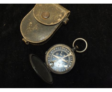 AN ANTIQUE WWI FRENCH ARMY COMPASS