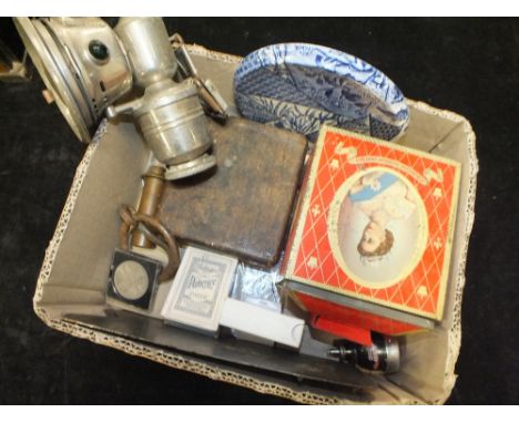 A BOX OF COLLECTABLES TO INCLUDE A CYCLE LAMP