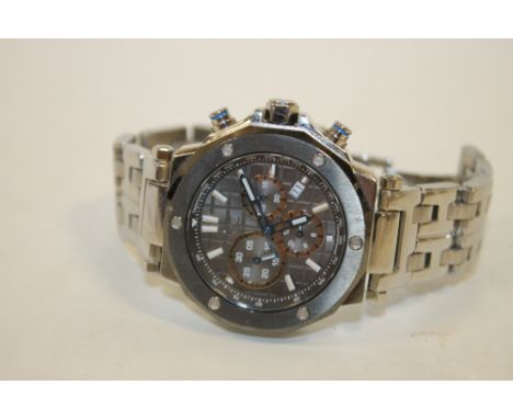 A MENS GUESS COLLECTION GC CHRONOGRAPH QUARTZ WRIST WATCH X72024G5S