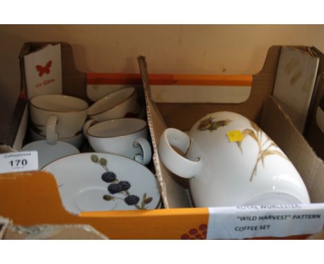 A SMALL TRAY OF ROYAL WORCESTER WILD HARVEST CHINA