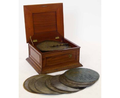 Regina musical disc playing polyphon, No 37061, in a mahogany box together with nine 40cm discs.
&nbsp;
Condition report: the