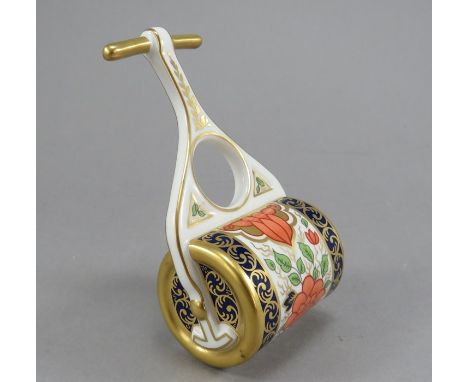 A Royal Crown Derby imari lawn roller