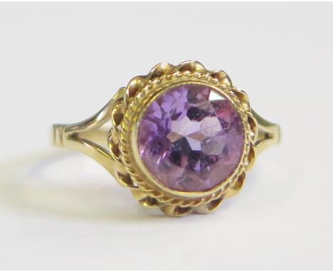 A 9ct Gold and Amethyst Ring, size M.5, 2g 