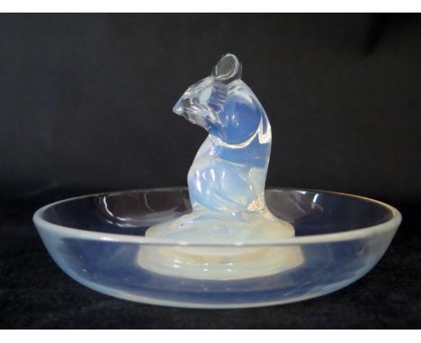 A Rene Lalique 'Souris' No. 286 Opalescent Glass Cendrier, etched R. Lalique France no. 286, 9.5cm diam. 