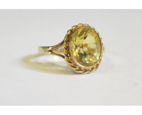 Av 9ct Gold and Citrine Ring, size M.5, 2.9g 