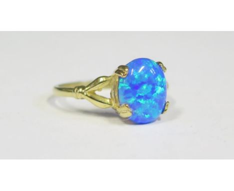 A 9ct Gold and Opal Ring, size M.5, 1.9g 