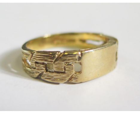 A 9ct Gold Ring, size R, 3.7g 