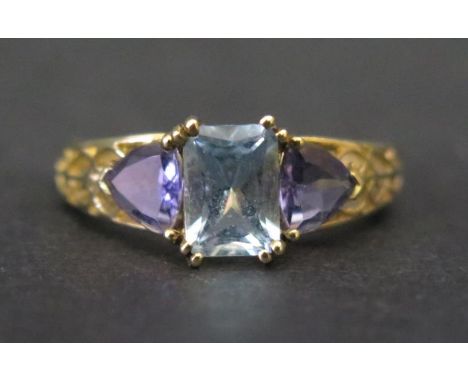 A 9ct Gold, Aqua Marine and Amethyst Three Stone Ring, size M, 2.3g 