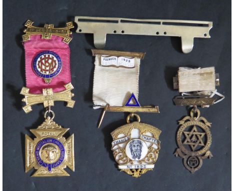 Two Masonic Silver Jewells including enamel Thames Chapter No. 1895 and R.A.O.B. silver medallion 