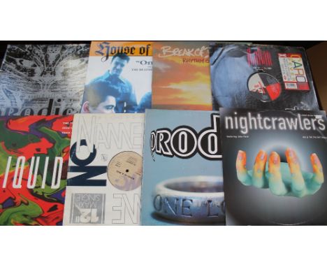 DANCE/HOUSE/OLD SKOOL/POP/R&B - A large DJ collection of around 300 x 12". Artists include Enjoy, Bizarre Inc, The Prodigy, T