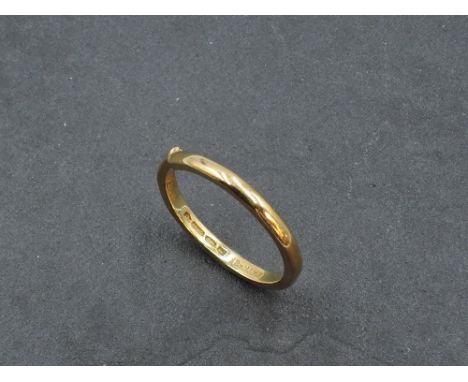 A 22ct gold wedding band (AF) approx 2.8g ring size M