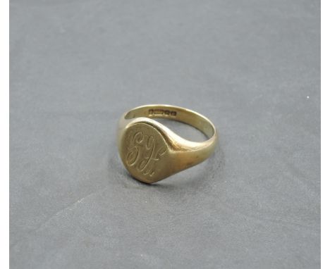 A gent's 9ct gold signet ring bearing monogram, size Q &amp; approx 5.7g