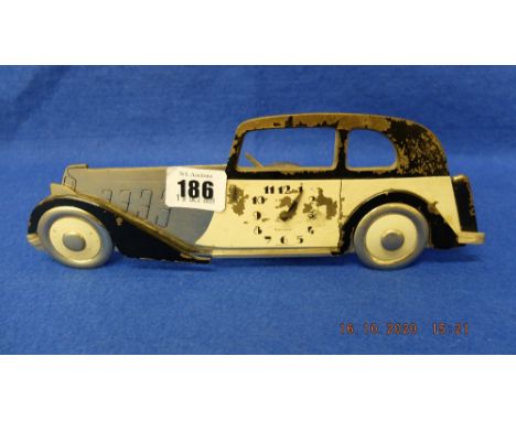 An metal Artdeco clock, in form of Limousine