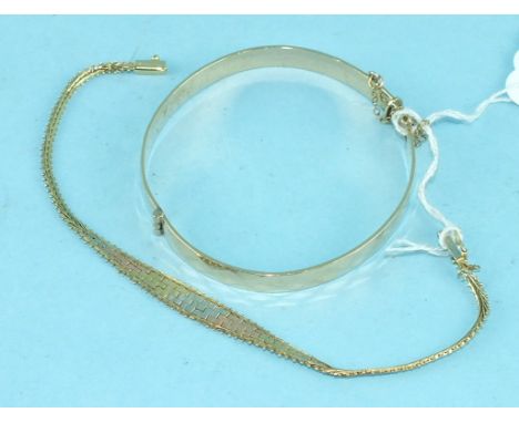 A 14ct tri-colour gold tapered bracelet, 3.9g and a gold plated hinged bangle, (2).