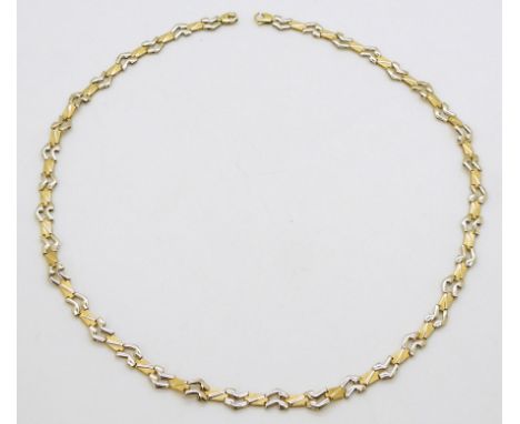 AN ITALIAN MADE CHAIN with 18ct gold Italian hallmarks, the abstract links are in yellow and white gold, length 44.5cm, weigh