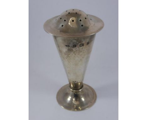 ARTS AND CRAFTS SILVER SIFTER, A E JONES, APPROX. 14 cm, 120g, RETAILERS MARK FOR BARRACLOUGH, LEEDS