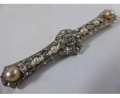 MAGNIFICENT DIAMOND AND PEARL BAR BROOCH, CENTRAL DIAMOND APPROX. 0.75 CT, APPROX. 7cm