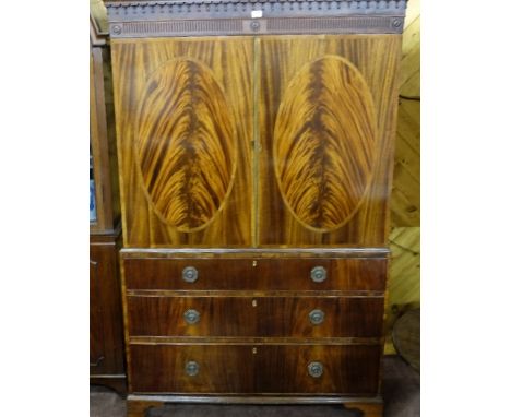 Georgian Mahogany Gents Wardrobe, the triple design moulded top over two flame mahogany doors opening to a brass hanging rail