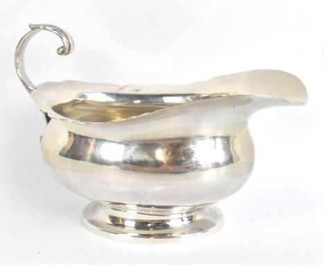 A George VI hallmarked silver sauce boat, with oval foot and simple loop handle, Birmingham 1939, length 16.5cm, approx 5.6oz