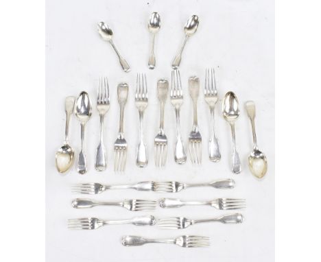 WILLIAM EATON; a William IV hallmarked silver twenty-one piece part canteen of cutlery, London 1833, approx 42ozt/1314g.