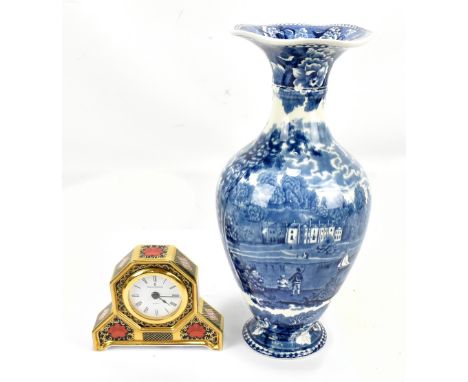 ROYAL CROWN DERBY; an 'Old Imari' pattern table clock, the circular dial set with Roman numerals, numbered 1128 to base, 10.4