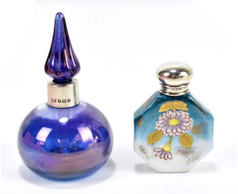 DOUGLAS PELL; an Elizabeth II hallmarked silver mounted iridescent glass scent bottle with stopper, Birmingham 1986, height 8