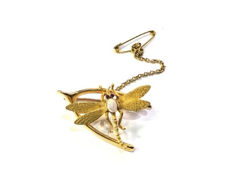 15ct gold dragonfly &amp; wishbone opal ruby brooch measures approx 3.2cm by 2.3cm weight 4.5g 