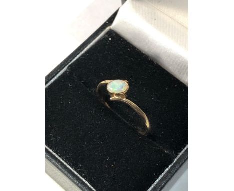 9ct gold opal ring 1.2g 