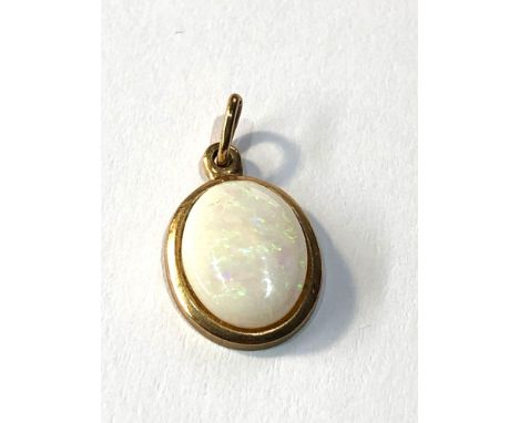 Small 9ct gold opal charm pendant measures approx 1.6cm drop by 1.1cm wide weight 1.5g 