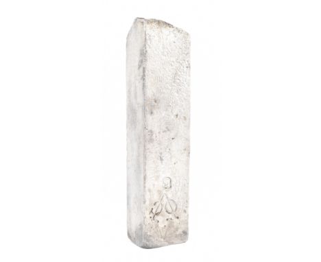 A maritime Dutch East India Company V.O.C. (Vereenigde Oost-indische Compagnie ) silver ingot bar 1739. The silver ingot was 