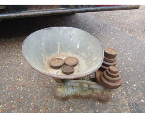 Vintage Avery scales with weights 