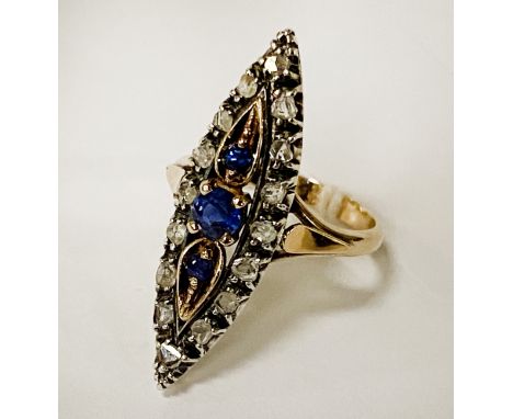 18CT GOLD DIAMOND &amp; SAPPHIRE RING - SIZE J/K - APPROX 5.3 GRAMS