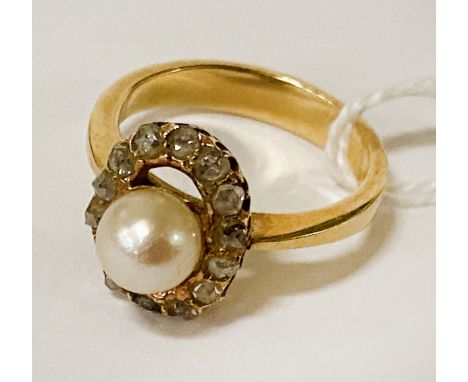 18CT GOLD PEARL &amp; DIAMOND RING - SIZE M - APPROX 4.5 GRAMS