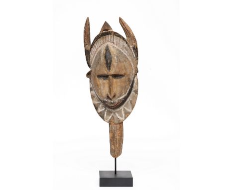 PNG, Maprik, carved wooden spirit head with remnants of pigments. Ex collection Ger Daniels, Heemstede, the Netherlands. h. 7