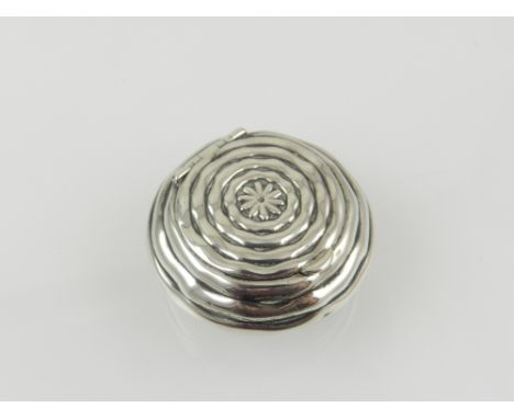 A Victorian silver snuff box, Birmingham 1890, Nathan & Hayes, circular of ribbed decoration.