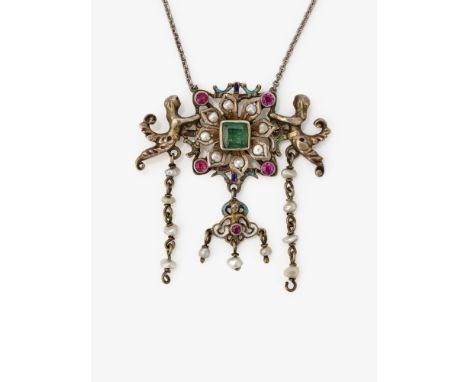 Collier mit Smaragd, Rubinen, Flußperlen und Email

Wohl Österreich, um 1880-1890

Silber 935/-, gestempelt. 1 Smaragd im qua