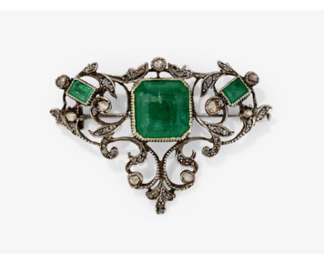 Brosche mit Smaragden und Diamanten

Deutschland, um 1750-1760

Silber, gestestet. Ca. 61 kleine Diamanten. 1 Smaragd im okto