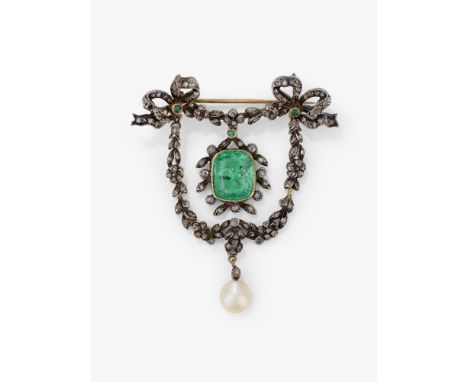Brosche/Anhänger im Girlandenstil mit Smaragd, Diamanten und Perle

Wohl Frankreich, Ende 19. Jh.

Gelbgold 750/- und Silber,