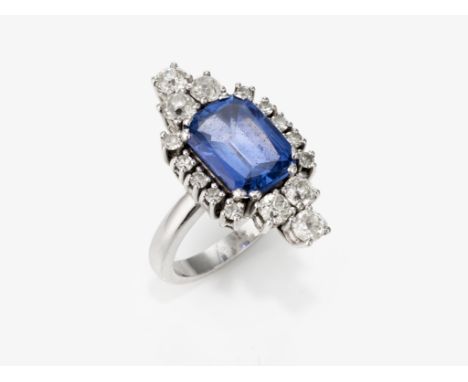 Ring mit Saphir und Diamanten  Deutschland, 1970er Jahre  Weißgold 750/-, gestempelt. Juwelierpunze KR. 6 Altschliffbrillante