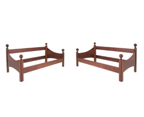 LUIGI CACCIA DOMINIONI (Milano 1913-2016). Pair of L4 Chesa Laria model wooden beds. AZUCENA production. 1950s. Defects. 93x2