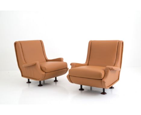 MARCO ZANUSO (attr.)(Milano 1916-Milano 2001). Pair of Regent model armchairs in leather. 60's. Reupholstered. 83x83x100 cm a